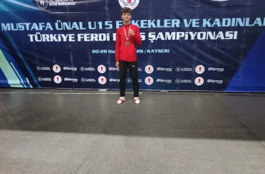 Kütahyalı Boksör Mehmet Turan Delibaş Türkiye üçüncüsü oldu 