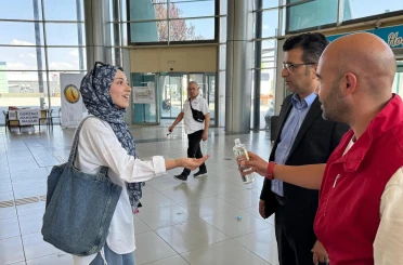 Kütahya’ya gelen üniversite öğrencilerine otogarda sıcak karşılama 