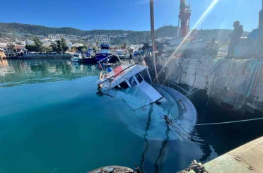 Kuvvetli rüzgar Güllük’te tekneyi batırdı 
