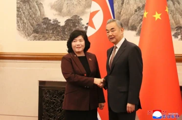 Kuzey Kore Dışişleri Bakanı Choe, Çinli mevkidaşı Wang Yi ile bir araya geldi 