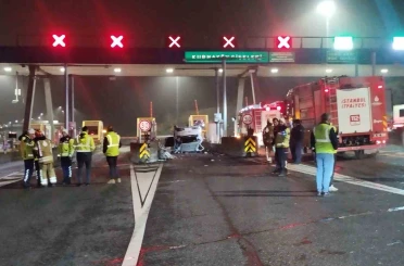 Kuzey Marmara Otoyolu Kurnaköy gişelerinde otomobil takla attı: 2 yaralı 