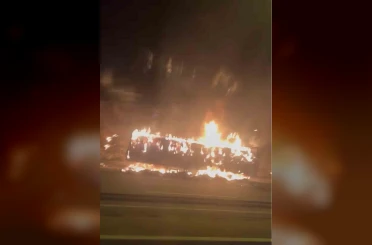 Kuzey Marmara Otoyolunda saman yüklü tır dorsesi alevlere teslim oldu 