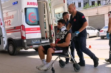 Lastiği patlayan cip şarampole uçtu: 3 yaralı 
