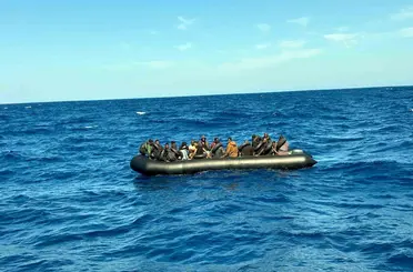 Lastik botta 39 düzensiz göçmen yakalandı