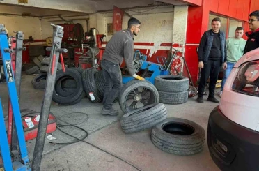 Lastikçilerde kış yoğunluğu: Sürücüler kış lastiği değişimi için akın ediyor