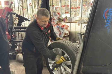 Lastikçilerde son gün yoğunluğu 