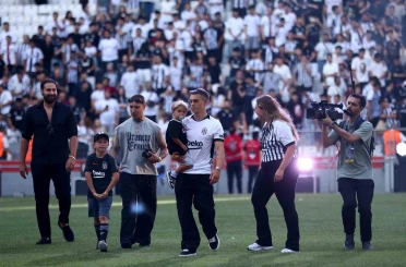 Leandro Trossard, 20 bin taraftarın önünde imzayı attı 