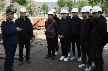 Lise öğrencilerine Aksaz Tersane Komutanlığında eğitim 
