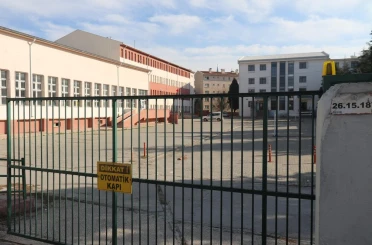 Lise öğrencisi gıda zehirlenmesinden hastaneye kaldırıldı