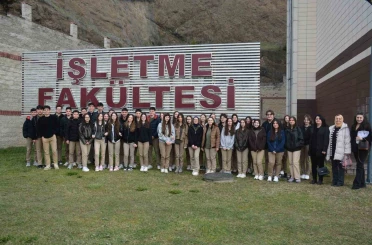 Liseli gençler Düzce Üniversitesi’nde 