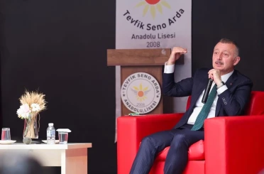 Liseli öğrenciler sordu Başkan Büyükakın cevapladı 