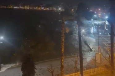 Lodos denizi taşırdı, dalgalar yükseldi 