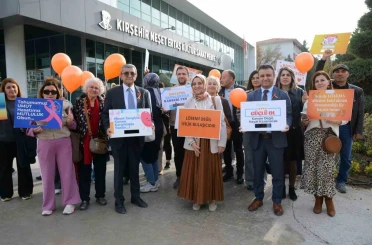 Lösemili çocuklar için gökyüzüne balon bırakıldı 