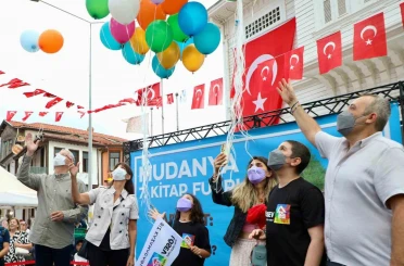 Lösemiyi yenen 11 yaşındaki Ali Demir için binlerce balon göğe yükseldi 