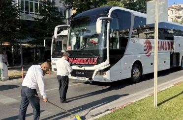 Lüleburgaz’da yaya geçidinde yavaşlayan otomobile yolcu otobüsü çarptı 