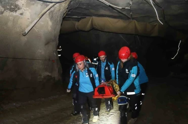 Maden ocağındaki göçük tatbikatı gerçeği aratmadı 