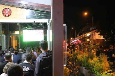 ⁠Mahalle yanarken onlar derbiyi izledi 