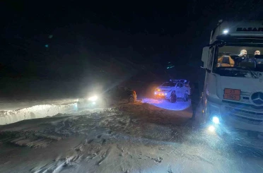 Mahsur kalan sürücüler Off-road ekiplerince kurtarıldı 