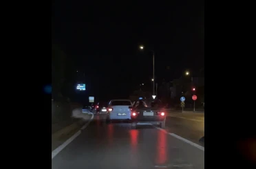 Makas atan sürücü hem yanındakileri hem trafiği tehlikeye attı 
