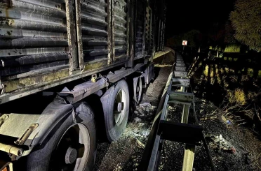 Malatya-Adıyaman karayolunda çekici alev aldı 