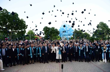 Malatya Turgut Özal Üniversitesi’nde mezuniyet coşkusu 