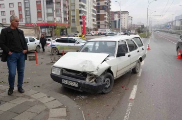 Malatya’da iki otomobil çarpıştı: 2 yaralı 