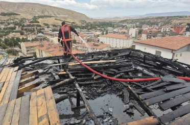 Malatya’da korkutan çatı yangını 