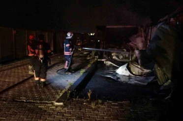 Malatya’da korkutan yangın: Ofis olarak kullanılan konteynerler kullanılamaz hale geldi 