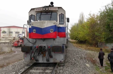 Malatya’da raylara düşen kişi trenin çarpması sonucu yaralandı 