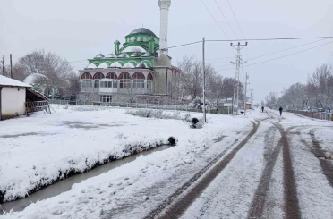 Malkara beyaza büründü : Kar yağışı etkili oluyor 