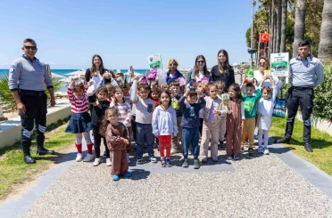 Manavgatlı minikler can dostları için sahada 