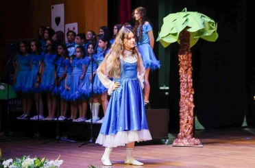 Manavgat’ta "Alis Harikalar Diyarında" müzikali sahnelendi 