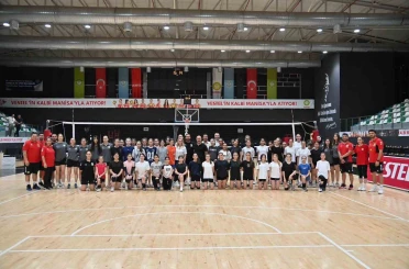 Manisa BBSK’da geleceğin sultanları parkeye çıktı 