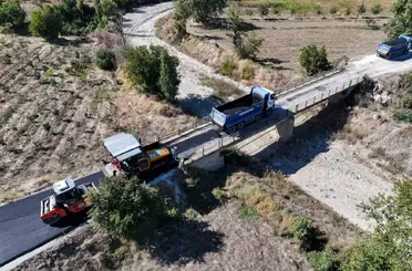 Manisa Büyükşehir, Sarıgöl’de 6 kilometrelik yolu sıcak asfaltla buluşturuyor
