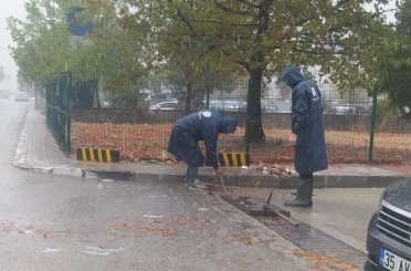 Manisa Büyükşehir ve MASKİ ekipleri yağmur için sahada