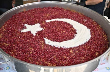 Manisa Büyükşehir’den Alaybey ve Laleli pazarlarında aşure ikramı 