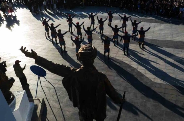 Manisa’da 100 öğretmen "Eğitim Yüzyılı" kapsamında halk dansı gösterisi sundu 