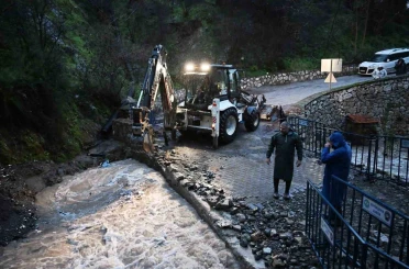 Manisa’da muhtemel taşkınlara karşı ekipler seferber oldu 