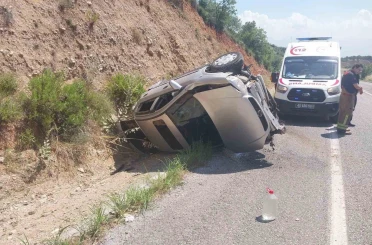 Manisa’da otomobil takla attı: 2 yaralı 