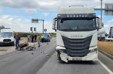 Manisa’da sepetli motosiklet tırla çarpıştı: 1 ölü
