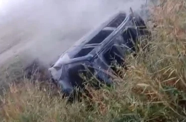 Manisa’da takla atan otomobil alev aldı: Sürücü yara almadan kurtuldu 