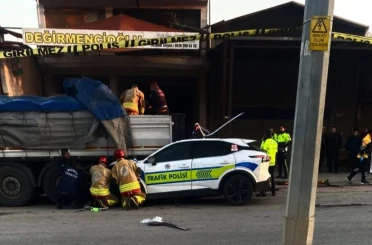 Manisa’de 1 polisin şehit olduğu kaza kamerada 
