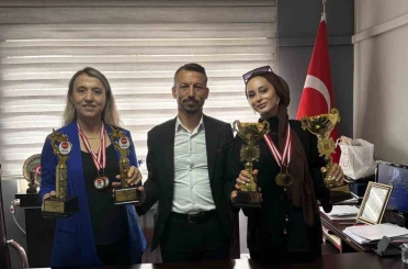 Manisalı kuaförler Antalya’dan 4 kupayla döndü 