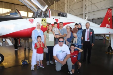 Manisalı şehit aileleri ve gazilerden Çiğli 2. Hava Üssü’ne anlamlı ziyaret 