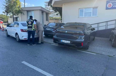 Mankene tahsis edilen araç ‘resmi hizmete mahsustur’ kartıyla trafiğe çıkmıştı, sürücüye ceza kesildi