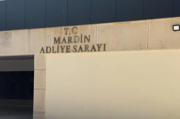Mardin’de babasını patlayıcıyla öldürmek istediği öne sürülen sanığın yargılanması başladı 