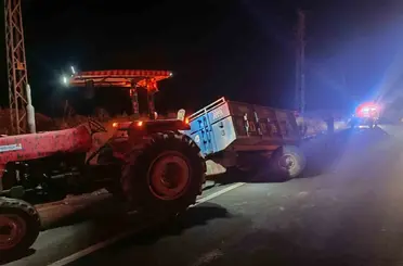 Mardin’de ciple traktör çarpıştı