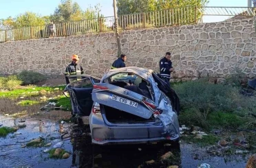 Mardin’de devrilen otomobildeki 3 kişi yaralandı