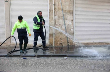 Mardin’de tarihi 1. Cadde’de kar sonrası temizlik ve yenileme çalışması devam ediyor 