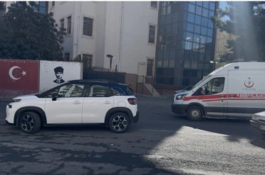 Mardin’de trafik kilitlendi, ’fermuar sistemi’ uygulanmayınca ambulans ters yönden ilerledi 